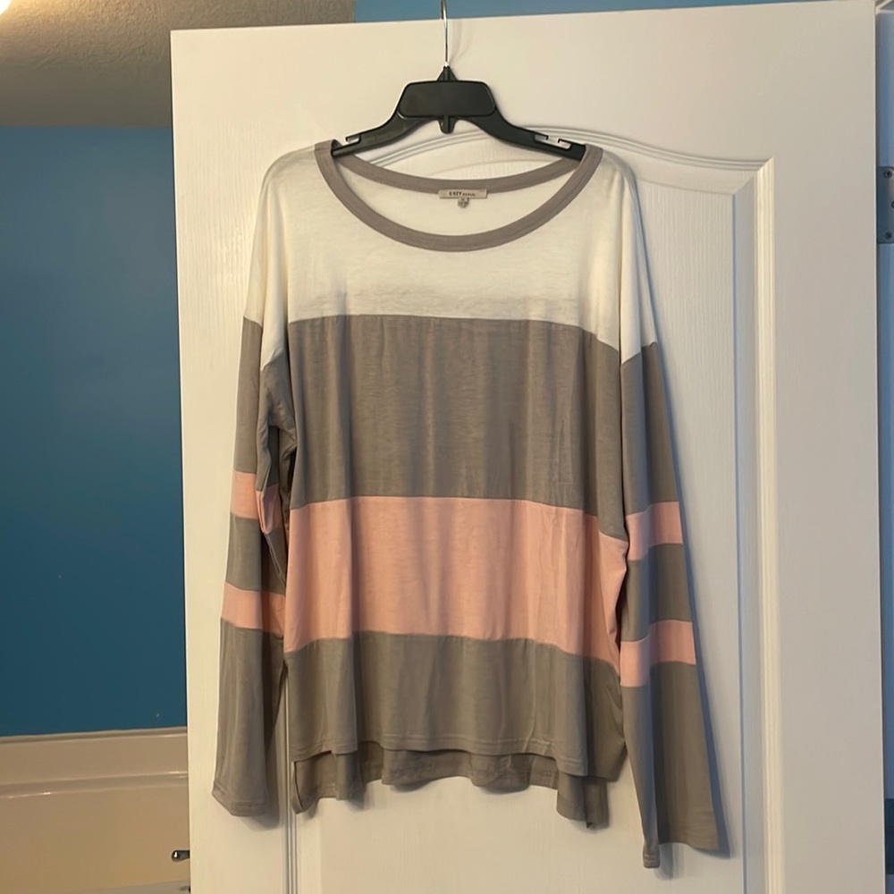 Womens long sleeve top. Size 1X. Cozy Casual